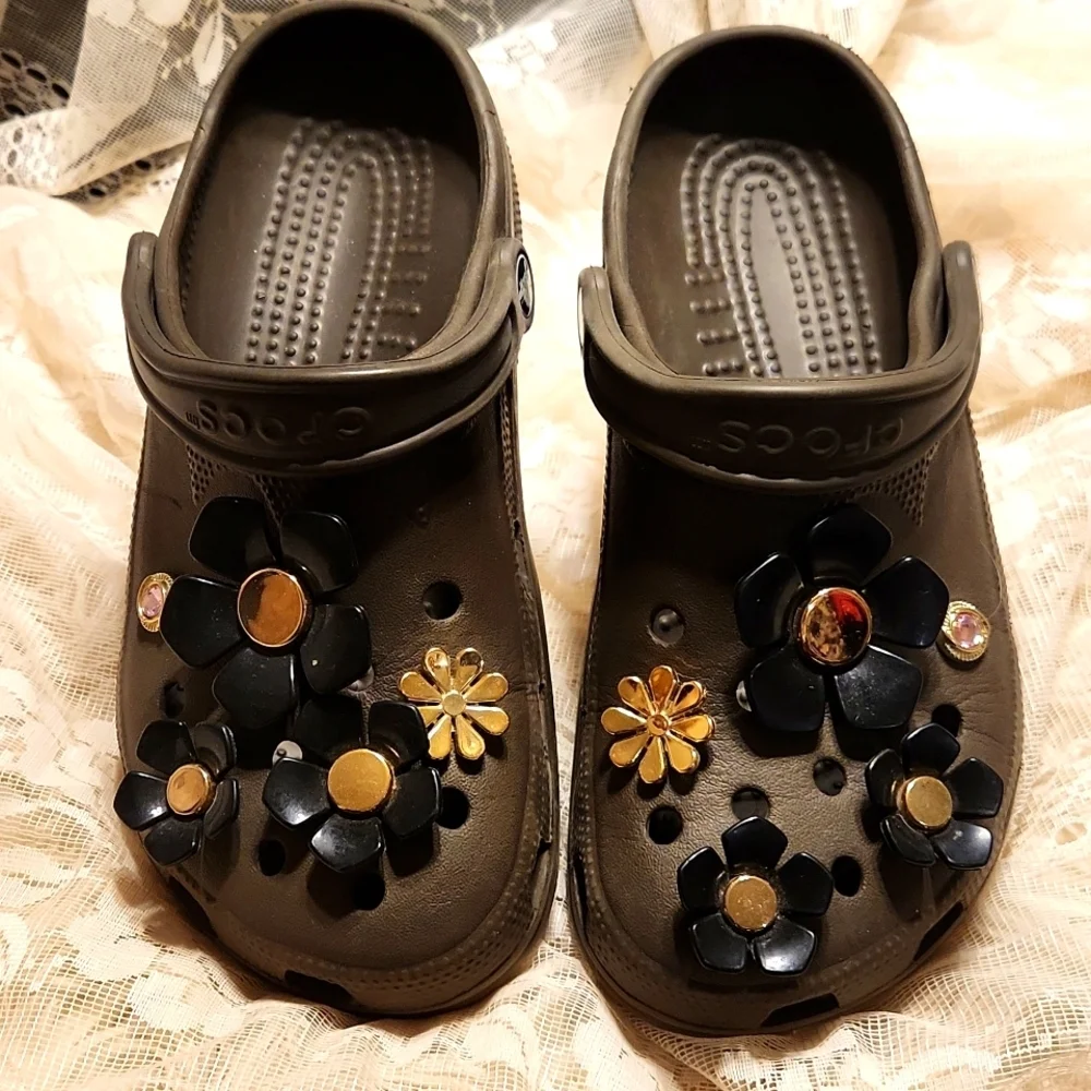 EMBELLISHED CROCS! SUPER CUTE 😍 NO ONE ELSE HAS A PAIR!!! 8W/6M - Picture 1 of 6